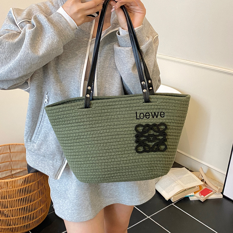 Bolso tejido femenino de gran capacidad 2025 verano nuevo bolso de playa de vacaciones junto al mar estilo de viaje bolso tejido de paja portátil