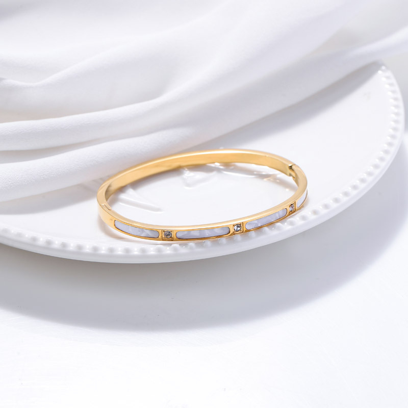 Nueva moda versátil simple brazalete de acero inoxidable de titanio de oro brazalete de diamante de oro brazalete de conchas detalles