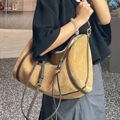 高级感托特包大容量女2025新款小众磨砂麂皮波士顿包包斜挎枕头包