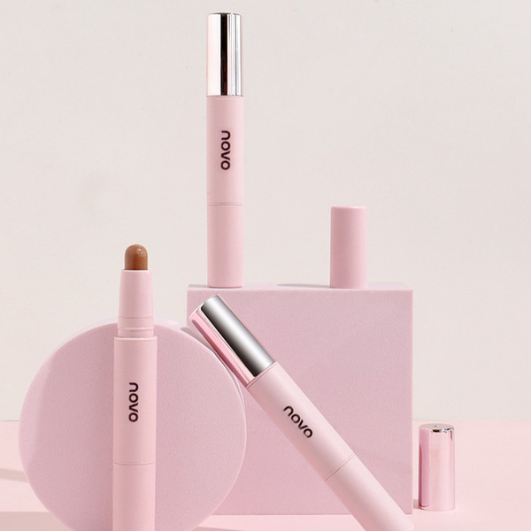 Three dimensional double-sided highlighter for contouring