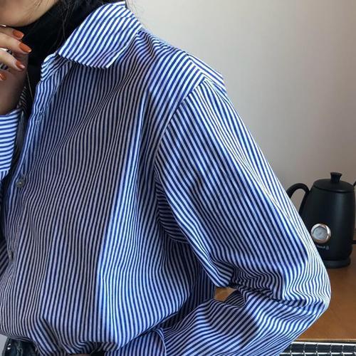 Women's blue vertical striped shirt with design sense, niche long-sleeved inner wear for 2025, versatile early autumn layering top