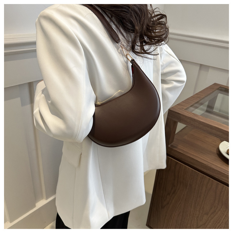 197g Weight Synthetic Leather Lining Material Sewing Thread Fashion Element Zipper Closure Type Single Shoulder Strap Strap Type Shoulder Bag Bags Type Daily Occasion Pu Leather Material Solid Color Pattern All Seasons Season Women's Gender Streetwear Style Square Shape Small Size Women's Small Pu Leather Solid Color Streetwear Sewing Thread Square Zipper Shoulder Bag 18