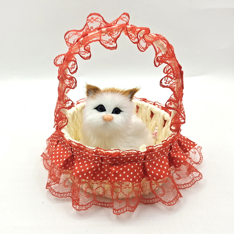 丸い点のレースのバスケットの猫の人形は厳格に材料の誕生日の贈り物を選んで、毛皮の動物のレースのバスケットをシミュレーションします。|undefined
