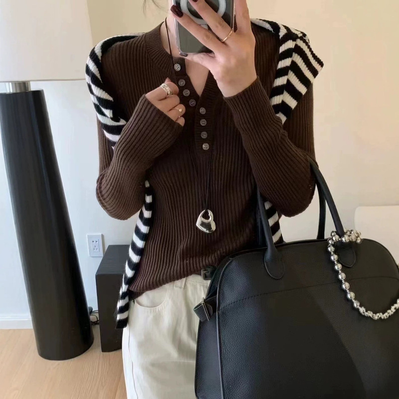 Korean-style fashionable V-neck fine wool knit sweater, a versatile and slimming base layer for autumn, wholesale from Puyuan Wool Korean-style fashionable V-neck fine wool knit sweater, a versatile and slimming base layer for autumn, wholesale from Puyuan Wool