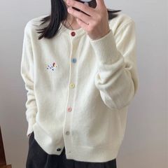 三股包芯纱彩色纽扣独特设计感腊肠狗刺绣圆领百搭开衫针织上衣女