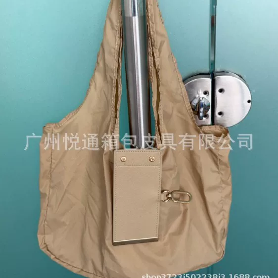 New minimalist commuter shoulder bag for women, large capacity tote bag, versatile and stylish design, foldable storage bag