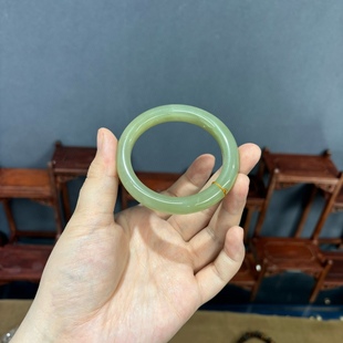 Xinjiang Hotan Jade Qingshui Bracelet When you see it for the first time, it is like meeting a clear spring morning.