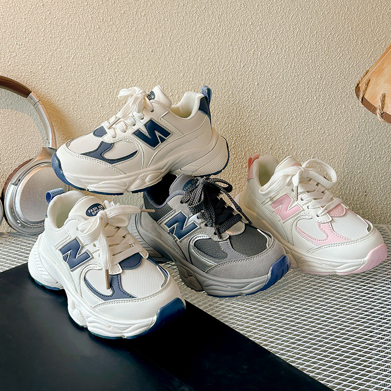 Children's demi-season sneakers