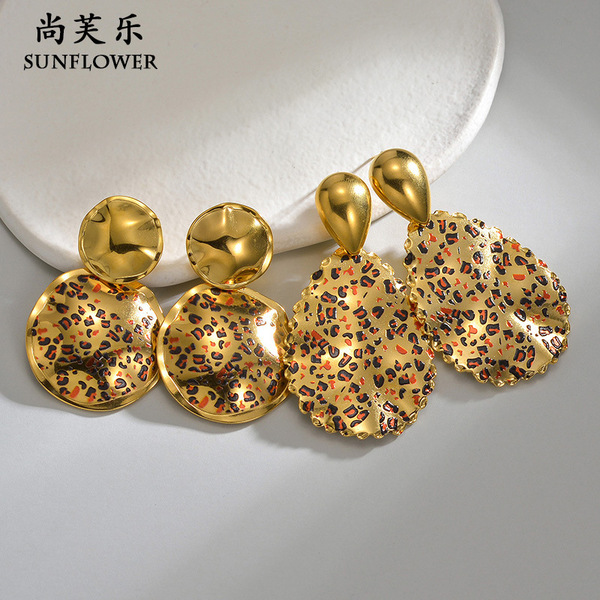 retro elegant fashionable earrings drop-shaped stainless steel