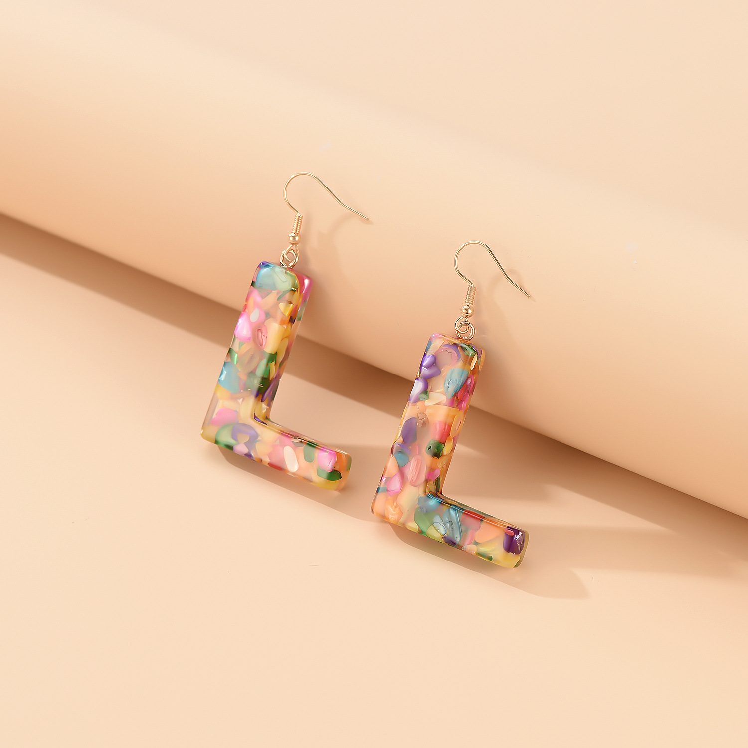 2021 New Style Colorful Resin Shell Letter Earrings Exaggerated Personality Summer Vacation Earrings display picture 2