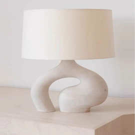 现代简约创意客厅台灯北欧布艺卧室床头书房艺术设计师样板间台灯