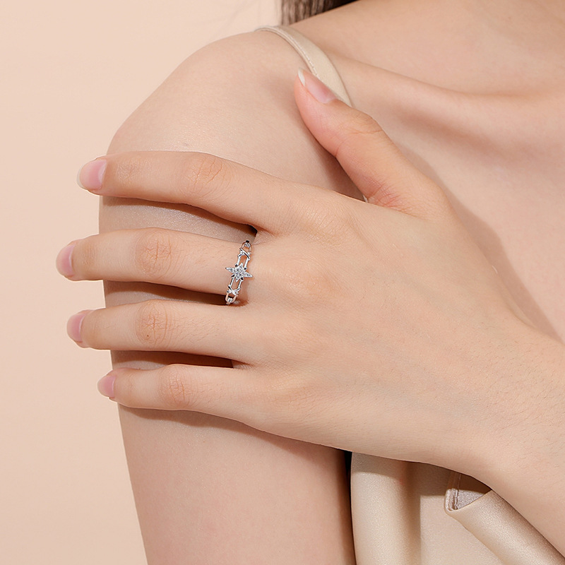 Anillo de plata 925 nicho ocho ESTRELLA DE Awn anillo de alto grado hembra Luz incrustada con diamantes de lujo ins Red de viento rojo mismo estilo anillo al por mayor