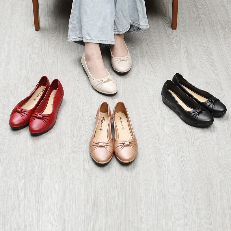 Оптовая низкая сторона универсальная однотонная обувь из искусственной кожи из ПВХ осень и зима Повседневный Прочный Модный комплект с круглым носком обувь с мелким ртом