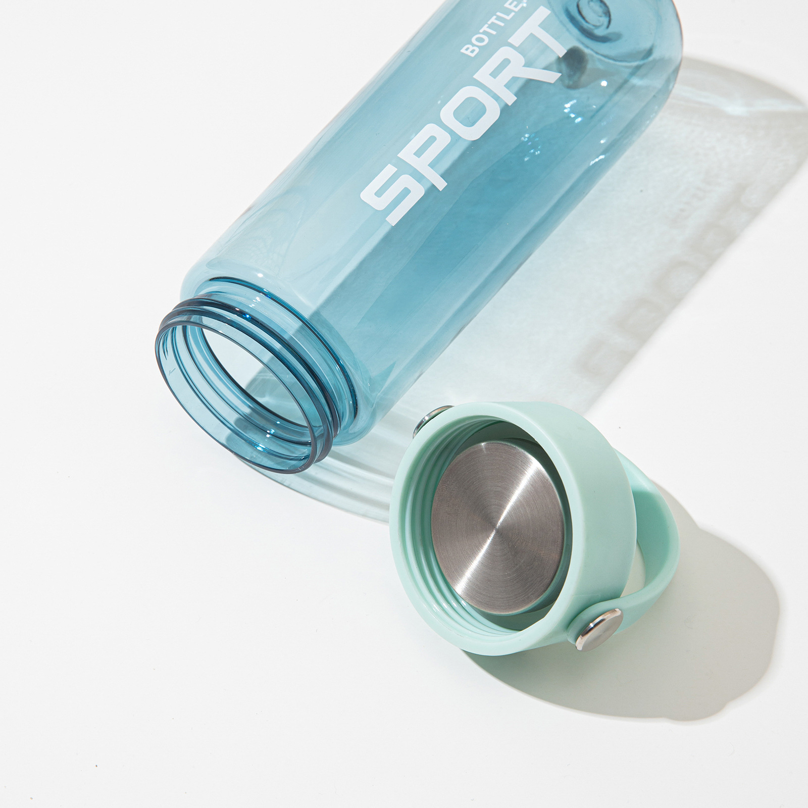 Nueva taza de agua roja de verano al por mayor taza de plástico de pareja de alto valor al aire libre taza de agua deportiva portátil taza espacial