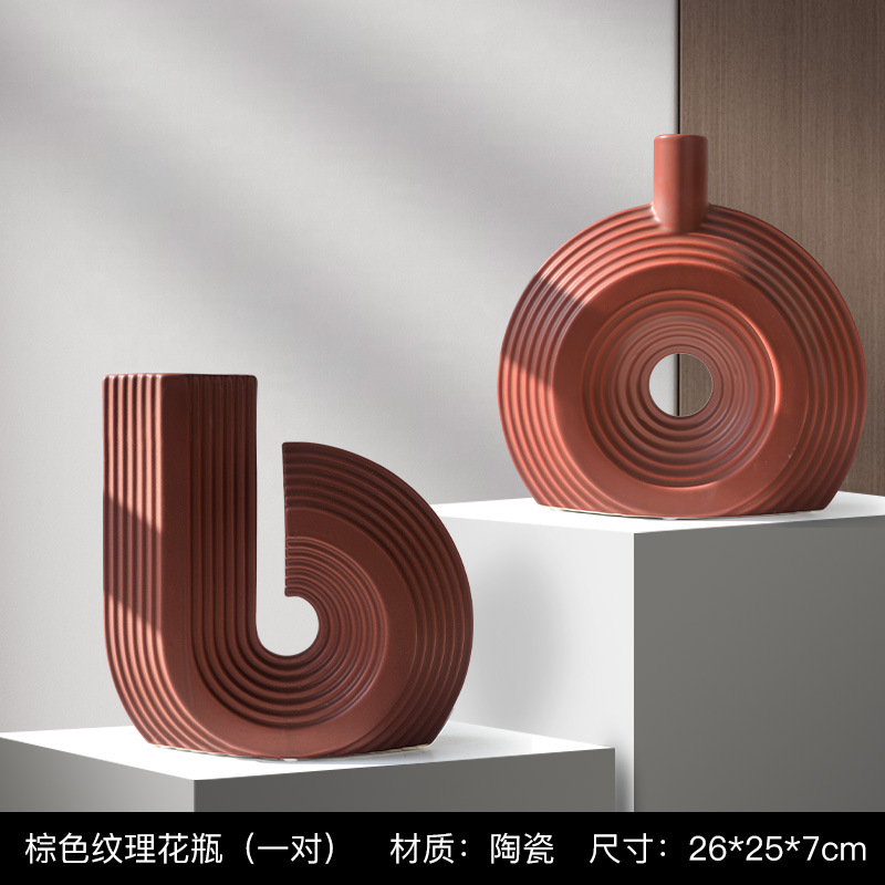 リビングルームの置物は軽くて豪華で高級な雰囲気のお酒棚の装飾品です。