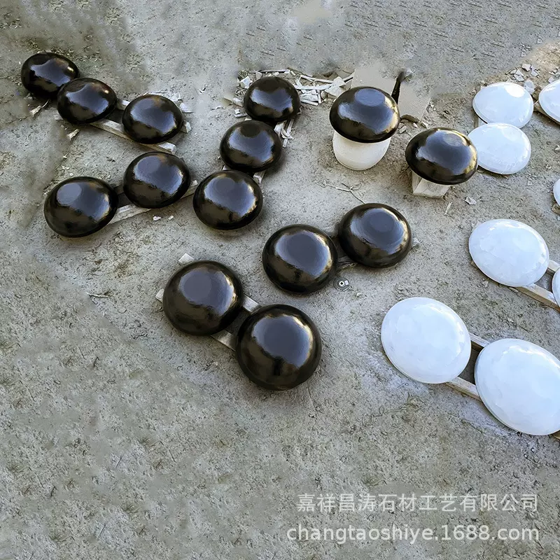 厂家定制青石围棋子广场石雕围棋摆件直径45CM围棋子景观造景雕塑