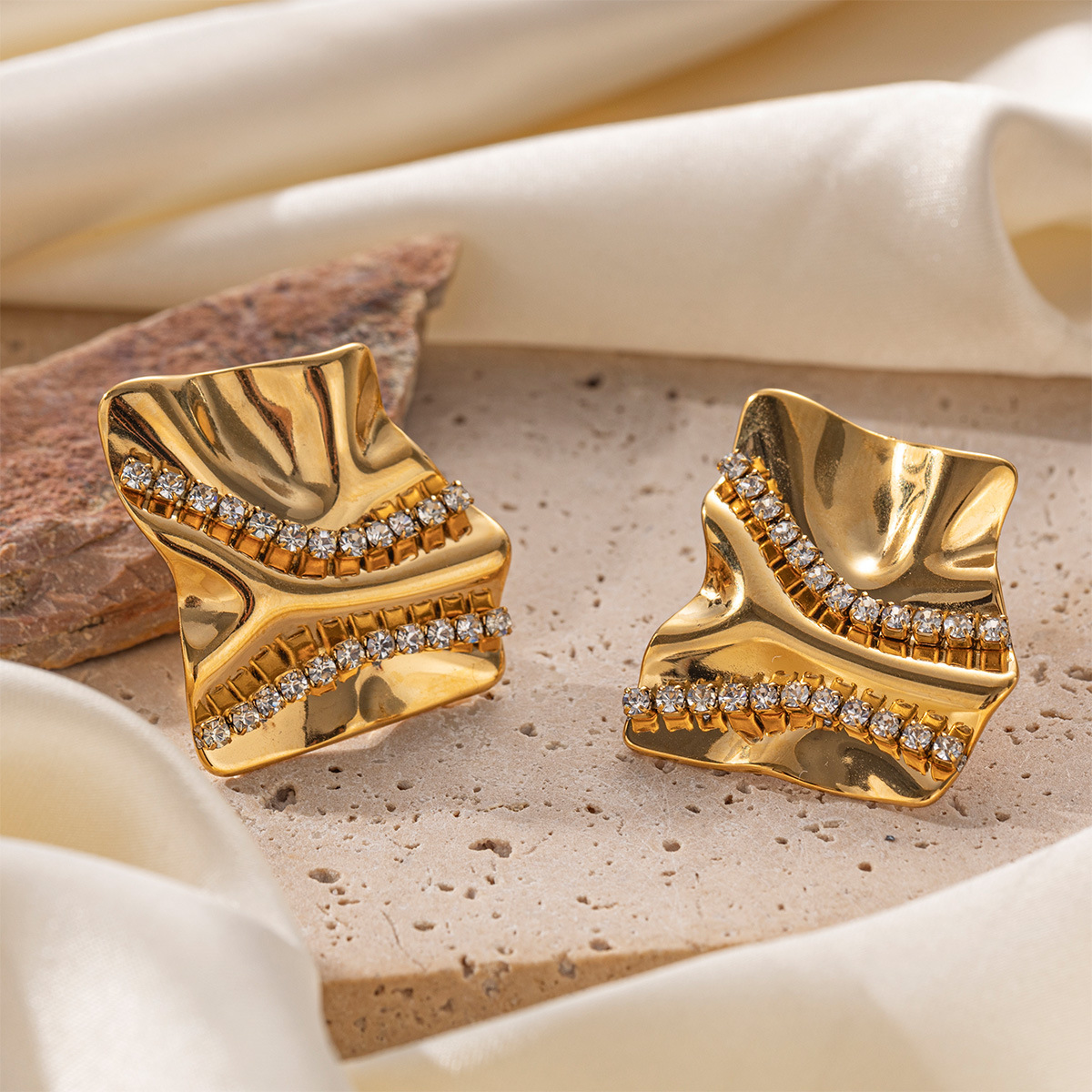 Taina europa y americana pendientes de acero inoxidable sencillos de alta calidad de moda damas rayas pendientes de piedra de silicio pendientes transfronterizos
