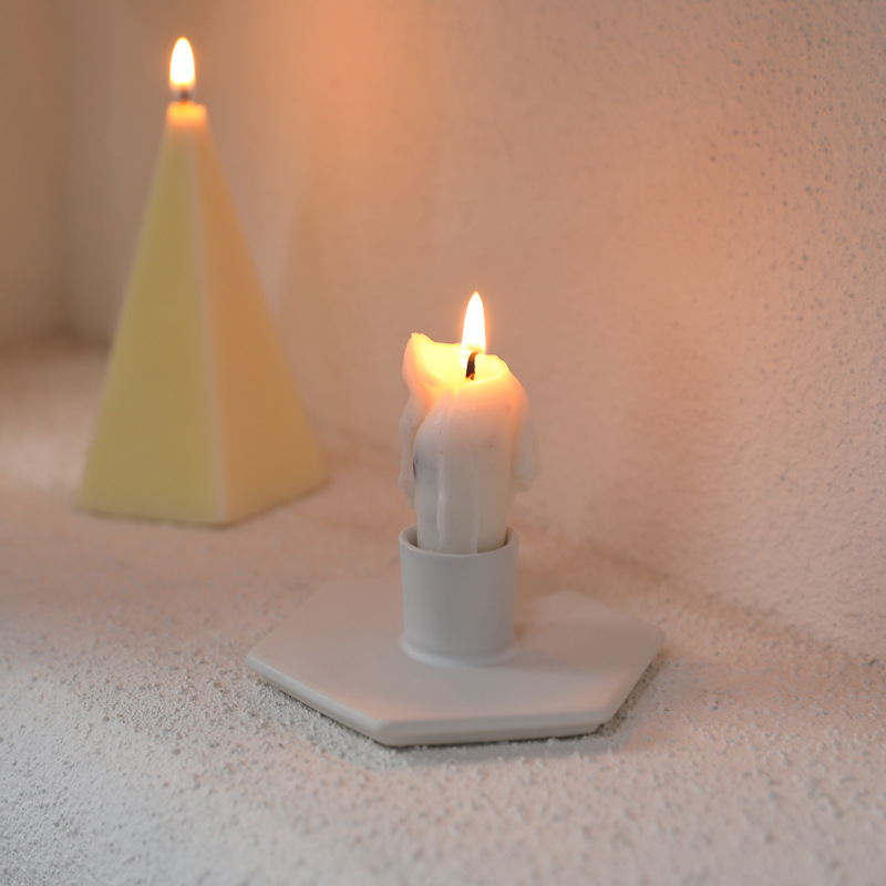 Adornos de candelabros de cerámica polígono minimalista moderno Wabiji Vintage Vela en blanco y negro Asiento de mesa Decoraciones