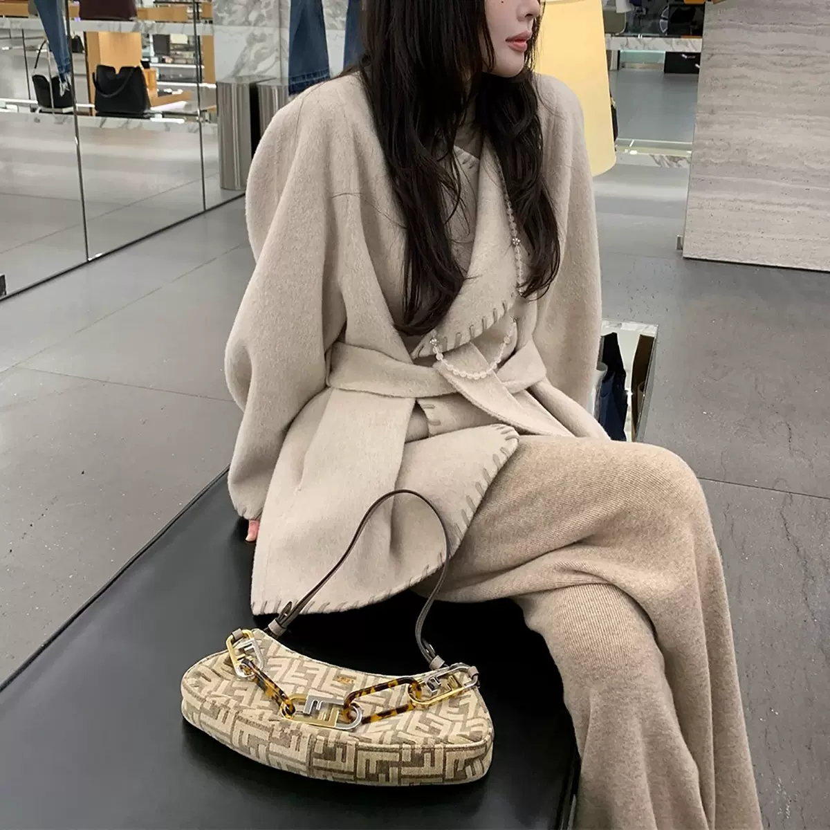 风范自成 驼绒真丝羊毛手工羊皮锁边细节感短大衣