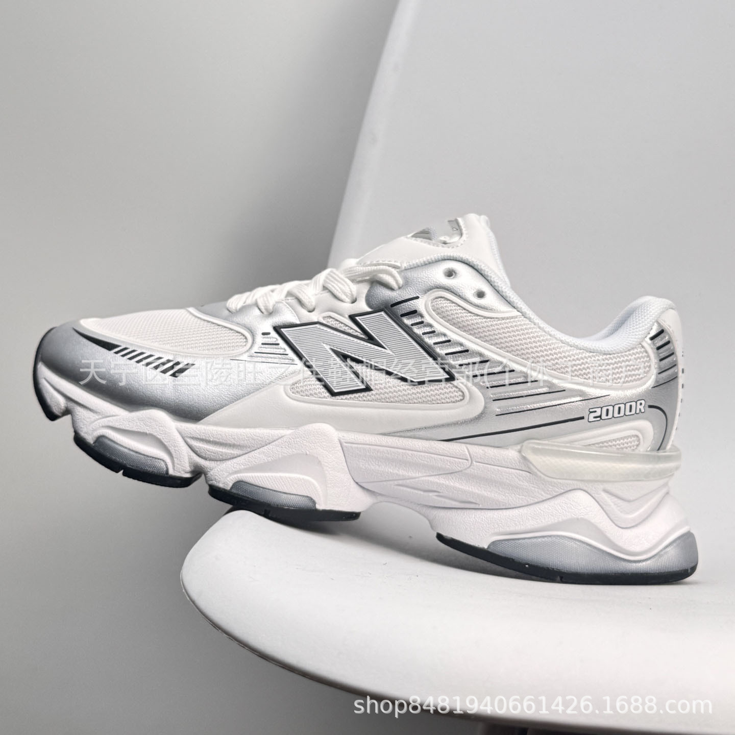 Putian NB M2000 serie de moda versátil tela de cuero artificial de cerdo amortiguador antideslizante desgaste zapatillas de correr bajas