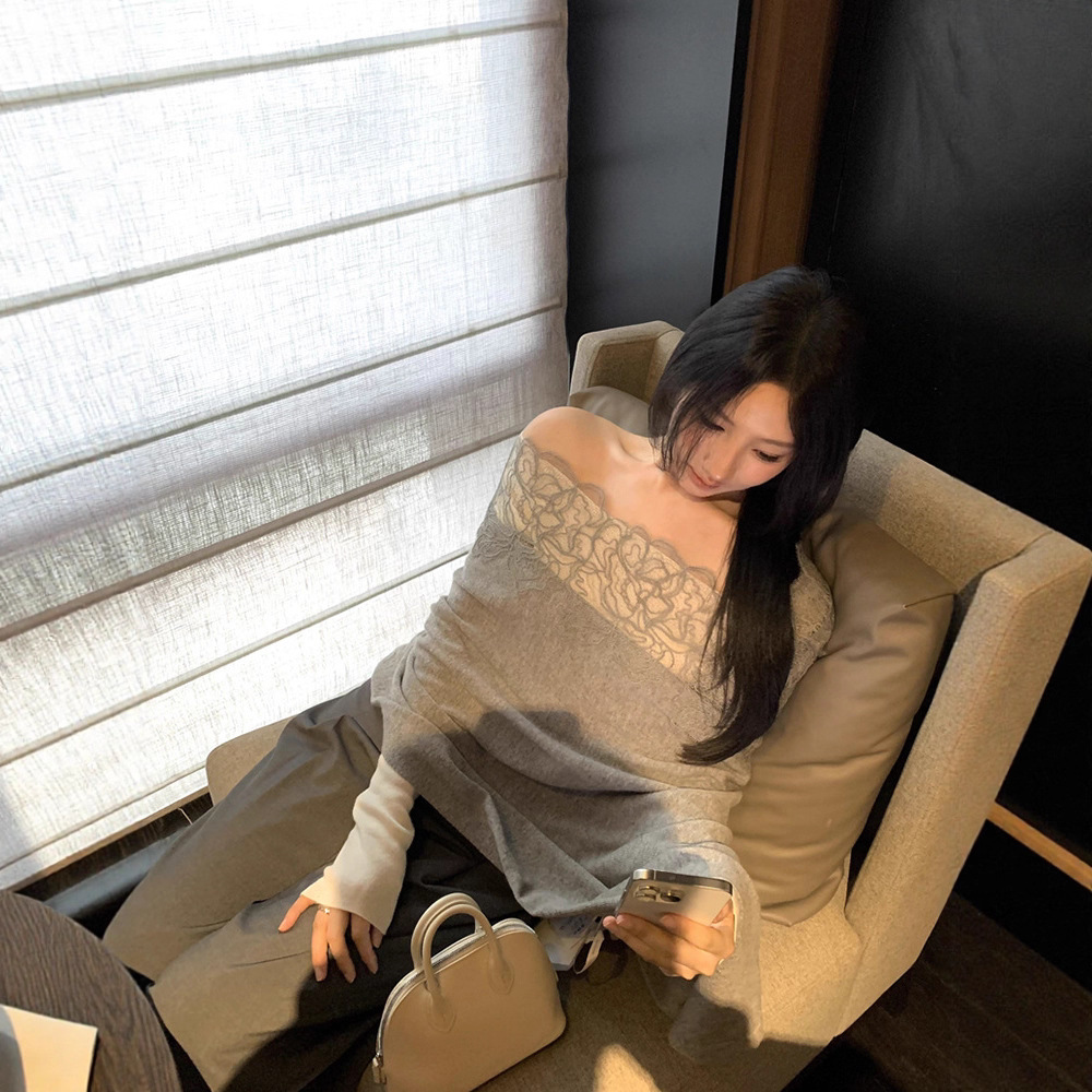 氛围感温柔风一字肩上衣针织衫2025秋装新款女装蕾丝拼接披肩罩衫