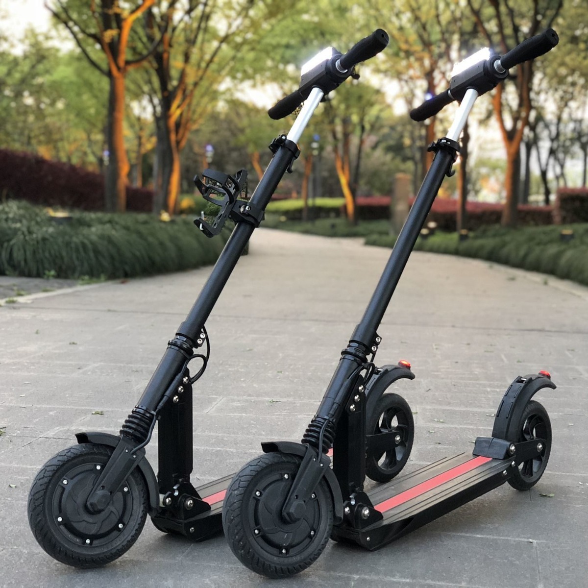 Scooter eléctrico plegable de dos ruedas para mujeres adultos 8 pulgadas portátil plegable batería de litio ligera scooter al por mayor