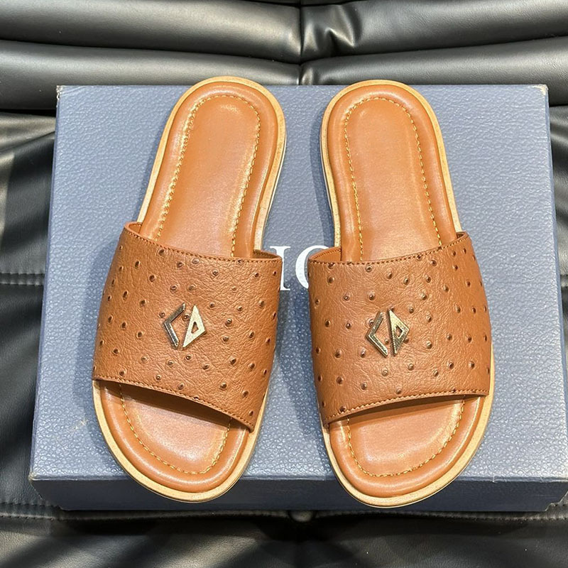 Genuine Leather Slippers for Men 2025 New Style Lightweight and Comfortable Outer Wear Fashion Catwalk Shoes Accessible Luxury Non-Slip Wear-Resistant Slippers for Men