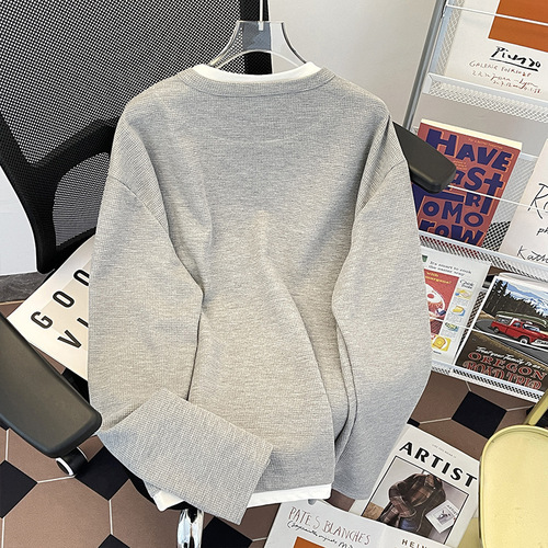 Men's Cleanfit Trend Brand Simple Retro Casual Loose Long Sleeve T-Shirt with Plaid Design for Spring and Autumn