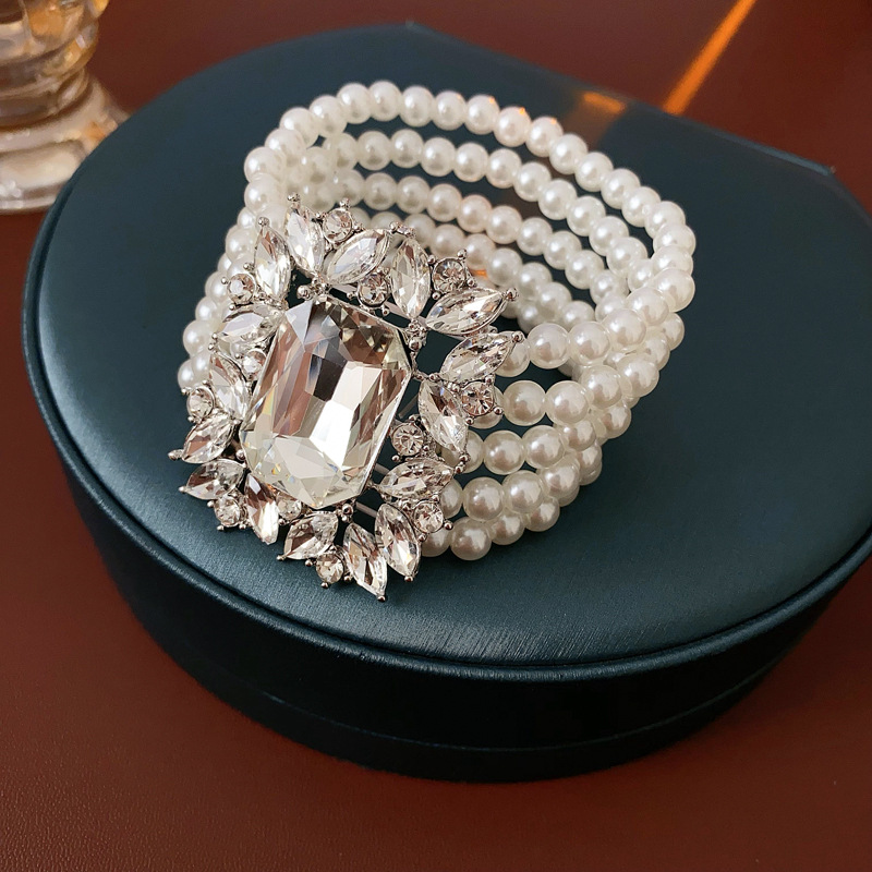 Collar de perlas geométricas con diamantes, diseño ligero de lujo, collar multicapa de moda, conjunto de joyas de alta calidad para mujeres