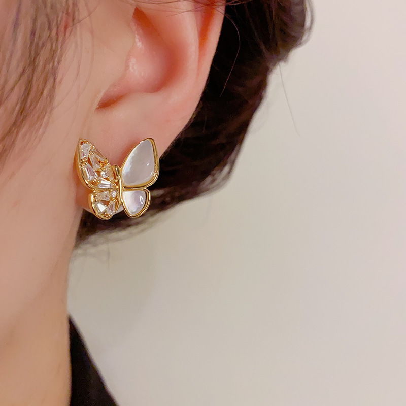 Sweet and Elegant Butterfly Mother-of-Pearl Earrings, Two-Pair Set, Fashionable, High-End, Light Luxury, Influencer-Style, Versatile Earrings