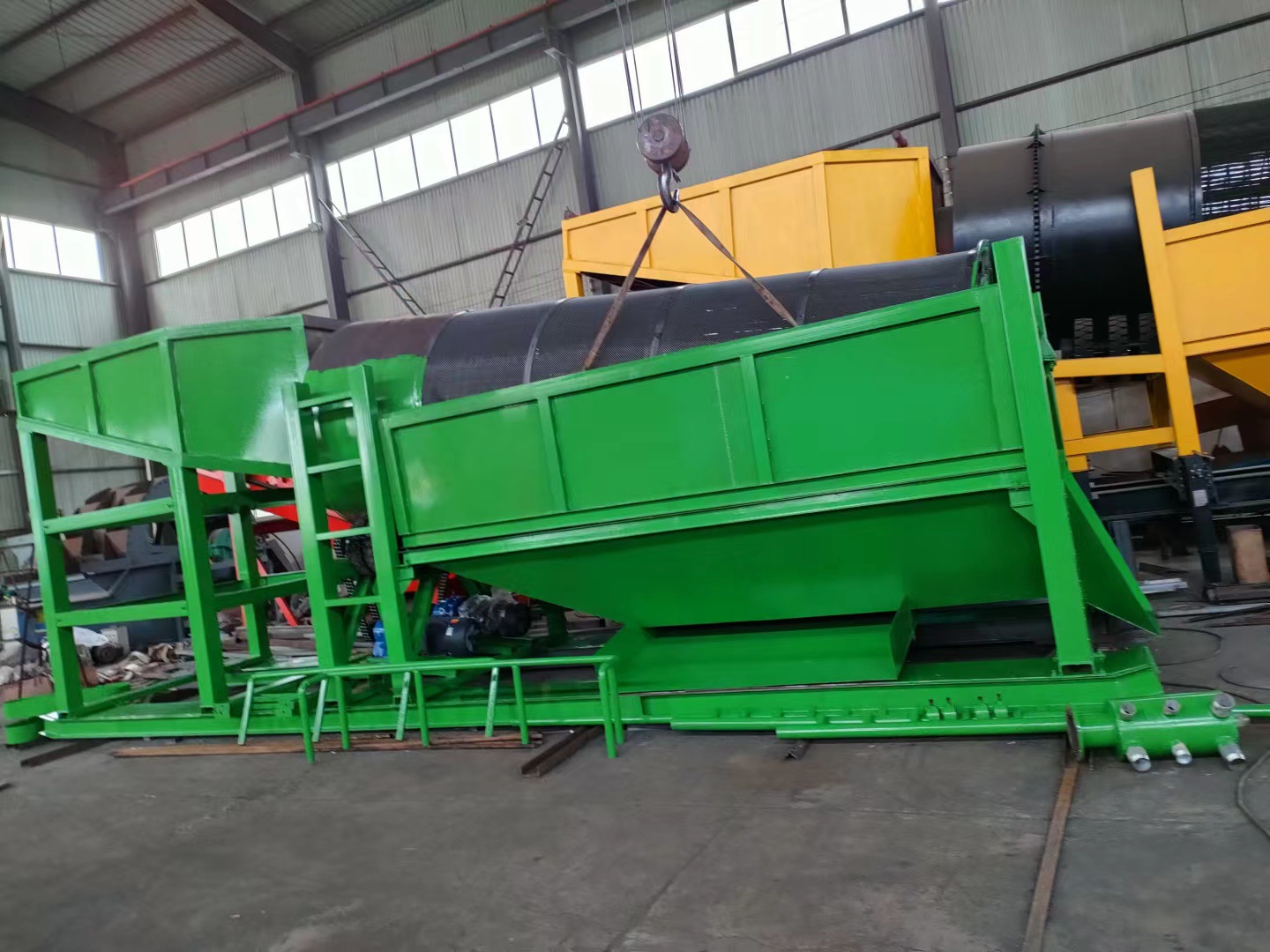 鲁浩机械供应几内亚100tph移动滚筒筛金矿厂