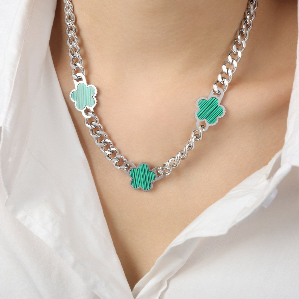 Flor de cinco hojas de la Reina Madre con incrustaciones de collar de diseño de acero de titanio chapado en oro de 18 quilates todo partido pulsera de cadena gruesa traje de joyería