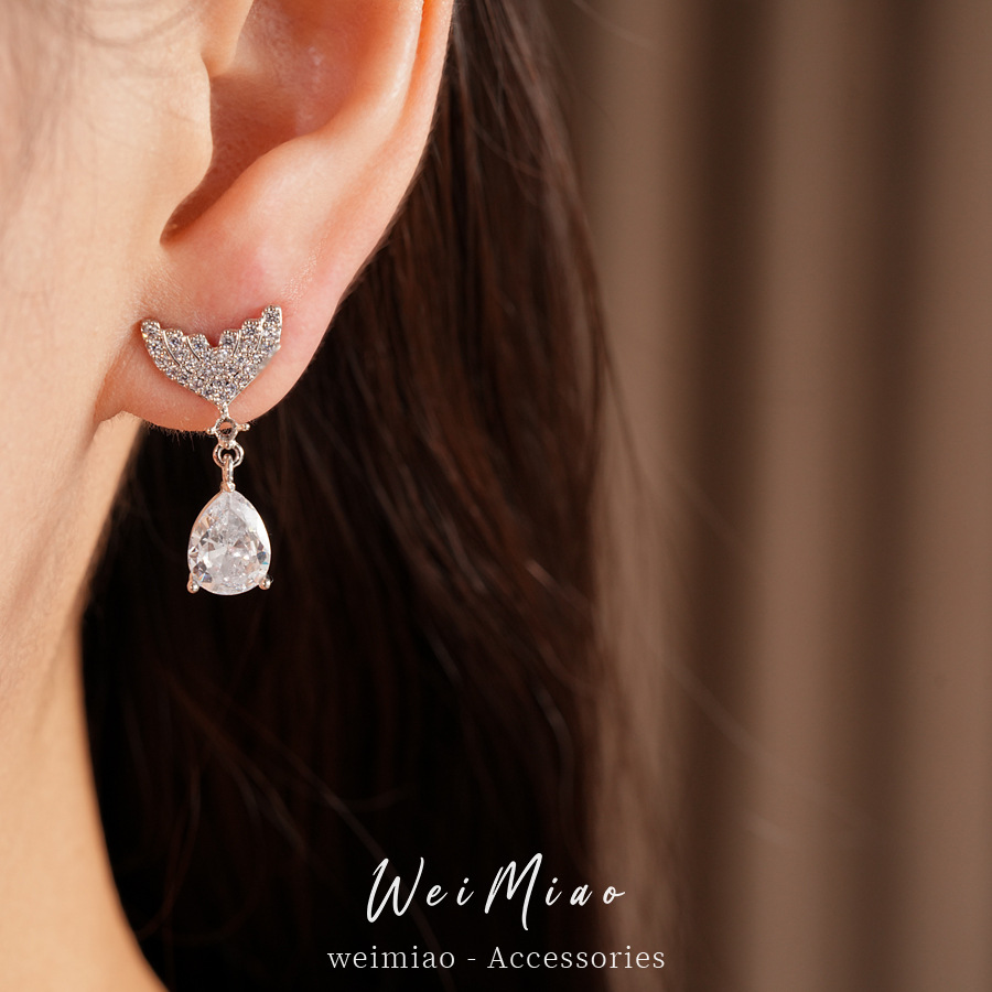 Agujas de plata de piedra de piedra de cauda de pescado gota de agua temperamento exquisito personalidad pendientes de nicho ligero lujo alta sensación de auriculares al por mayor