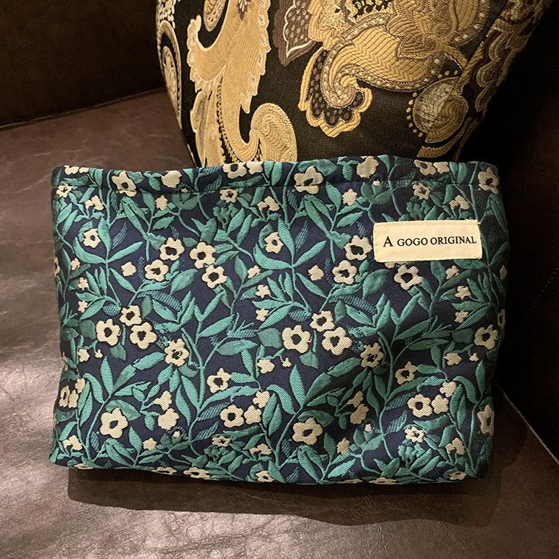 Capacious cosmetic bag, three‑dimensional travel organizer with zipper, stylish printed patterns
