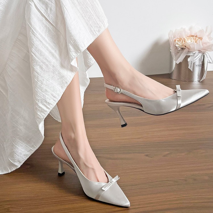 Nuevas sandalias vacías de verano con cabeza de bolsillo para mujeres temperamento de arco universal punta delgada sandalias de talón alto para mujeres