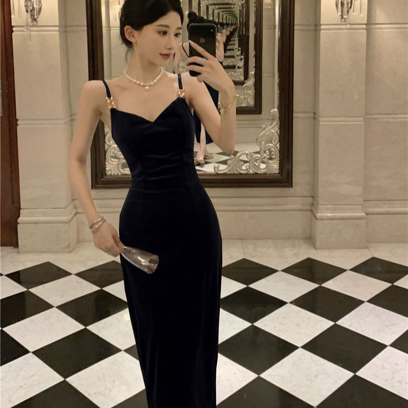 Black Velvet Strap Dress for Women, Autumn Season, Wealthy Daughter, Elegant Figure-Hugging Stepmother Bodycon Dress, Party Gown Black Velvet Strap Dress for Women, Autumn Season, Wealthy Daughter, Elegant Figure-Hugging Stepmother Bodycon Dress, Party Gown
