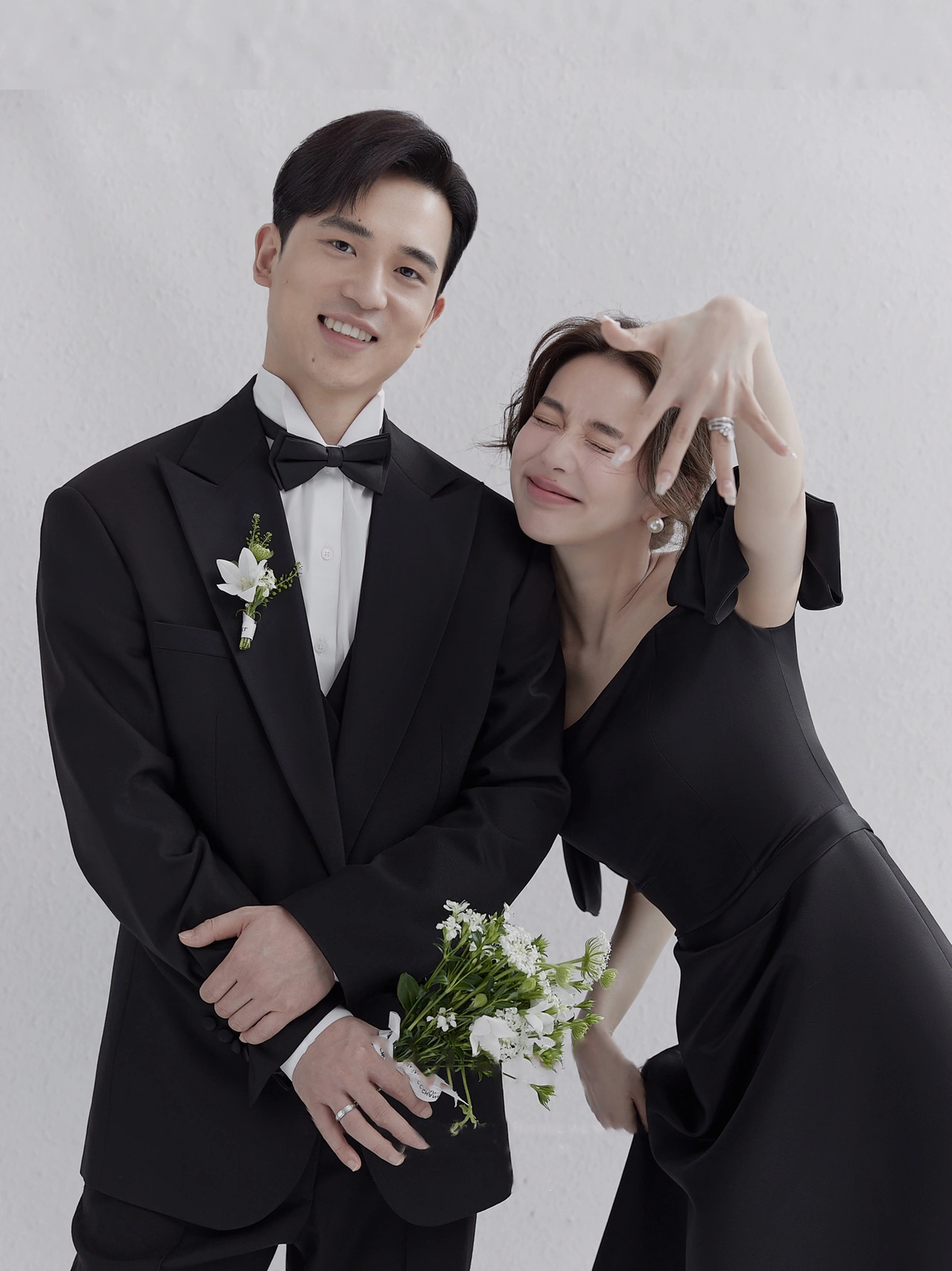 French Light Wedding Black Satin Hepburn Style Studio Theme Couple Photo Bowknot Marriage Registration Small Dress_ecoleips.com