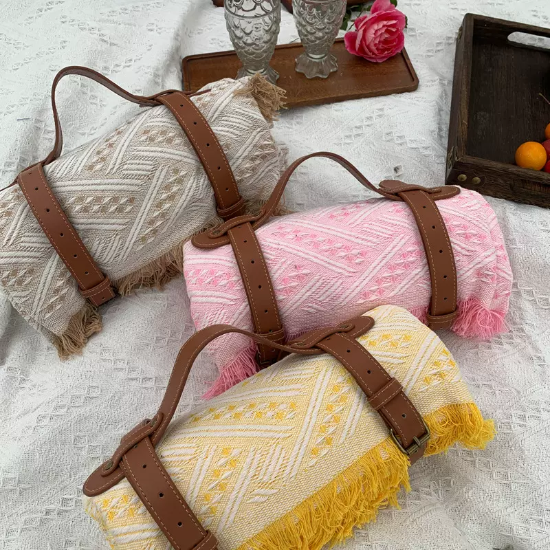 2023年新款棋盘格针织加厚露营毯野餐垫时尚流苏现货皮革提手