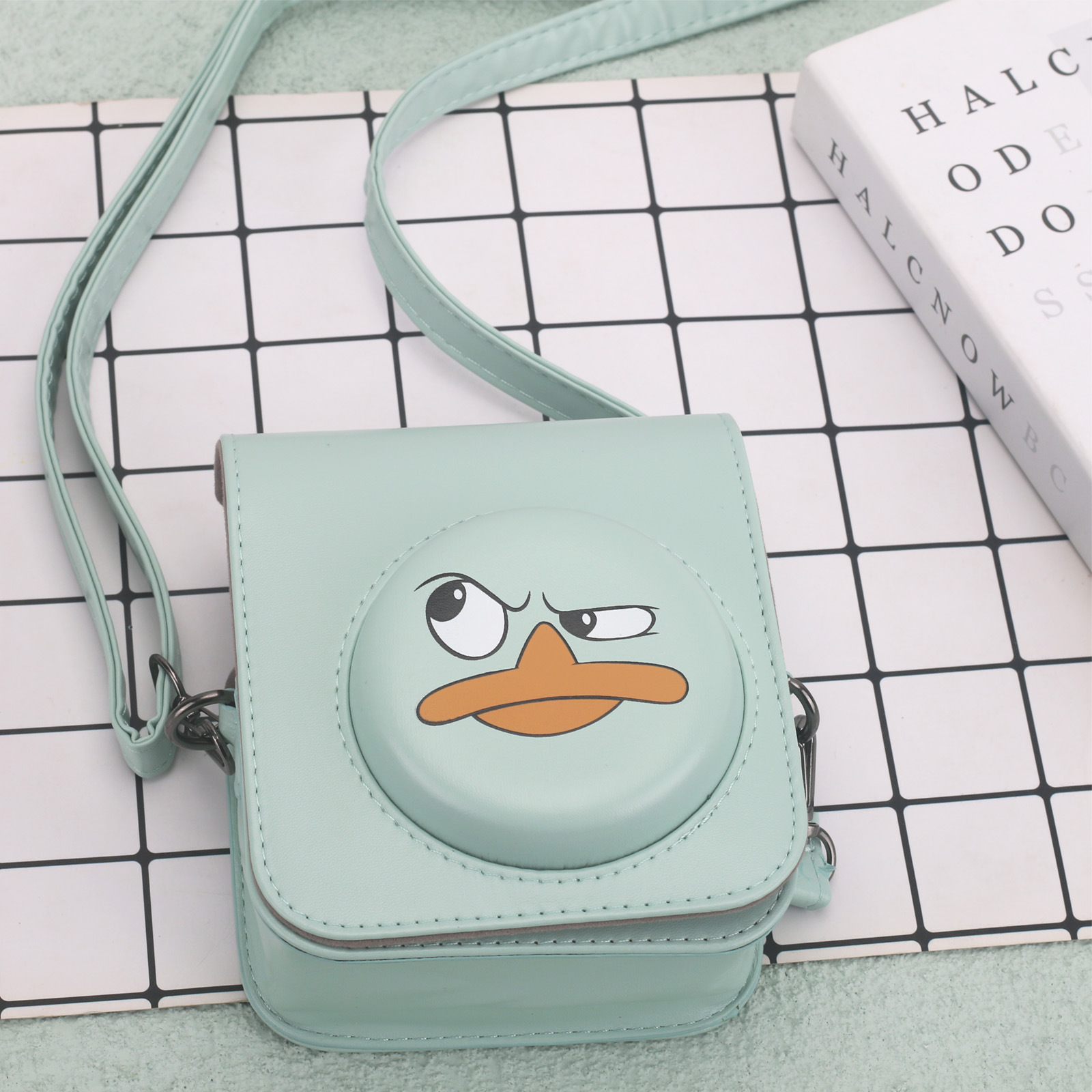 Entrega de una pieza Polaroid mini12 bolsa de cámara de pato de dibujos animados magnética + bolsa trasera Almacenamiento de fotos