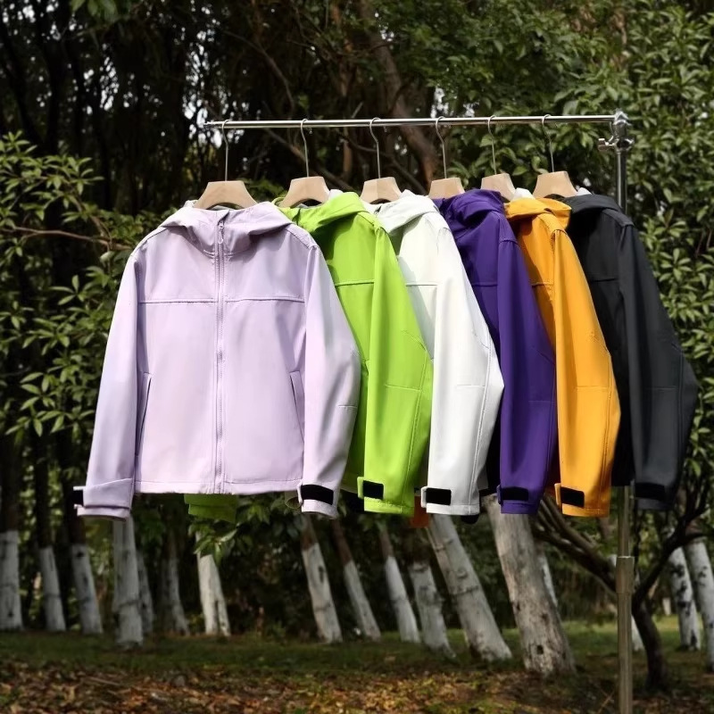 Outdoor Functionality! Mountain-Style Windproof and Waterproof Outdoor Dopamine Hooded Softshell Sports Jacket.