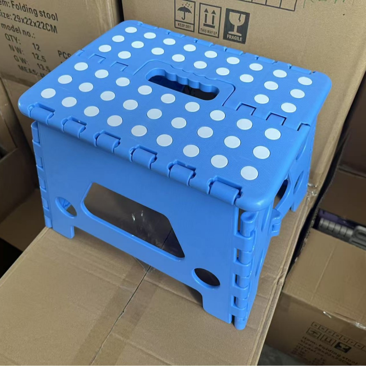 Exportación de taburetes plegables de plástico grueso para niños taburetes portátiles para interiores y exteriores taburetes portátiles antideslizantes