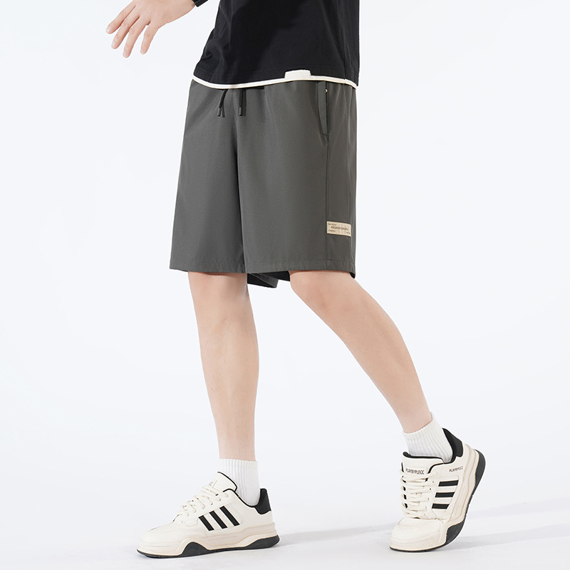 Verano nuevo deportivo casual de moda pantalones cortos jóvenes rápidos secos transpirables hielo pantalones de cinco puntos estudiantes de fitness correr