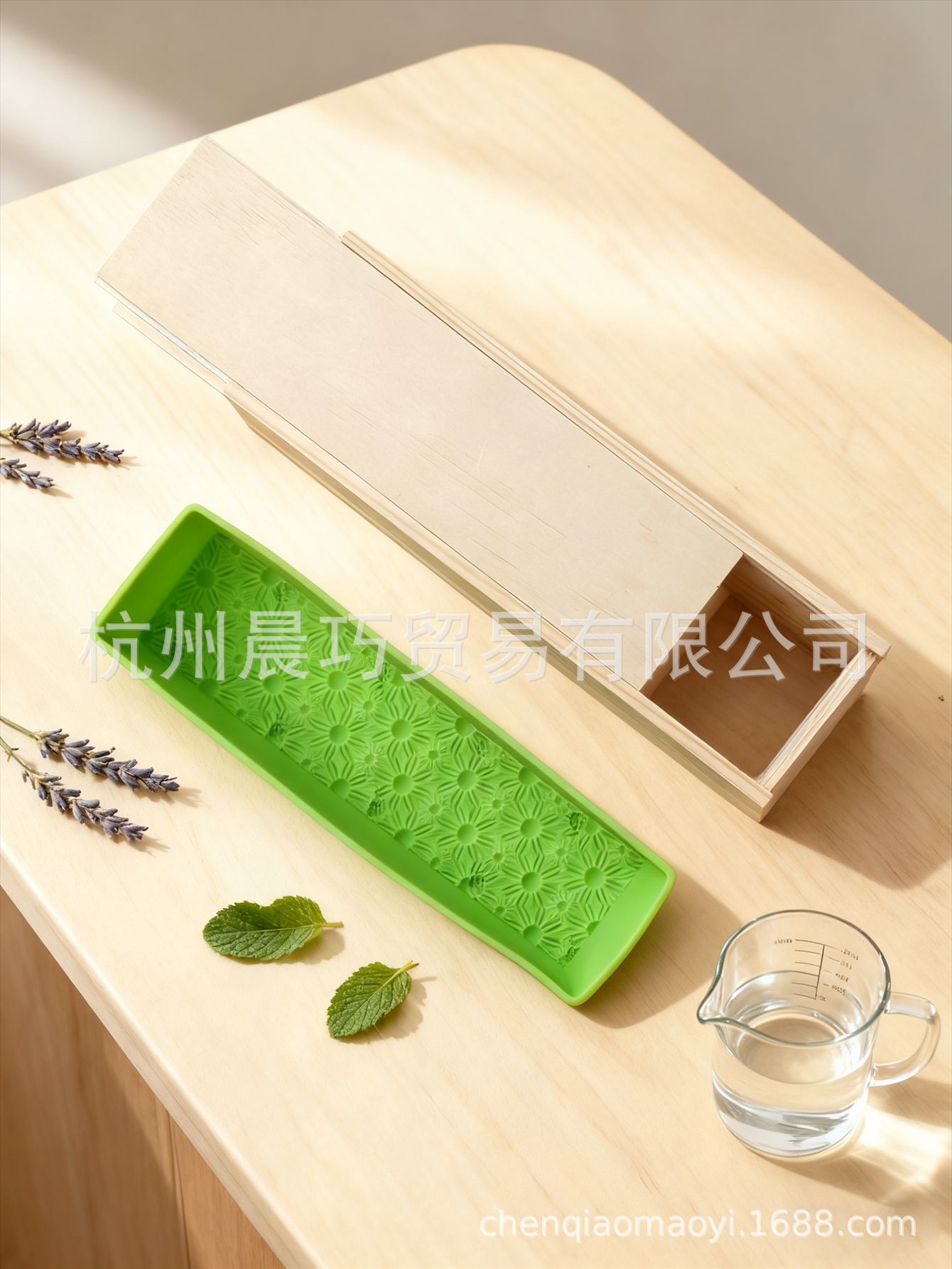 绿色昆虫2.png