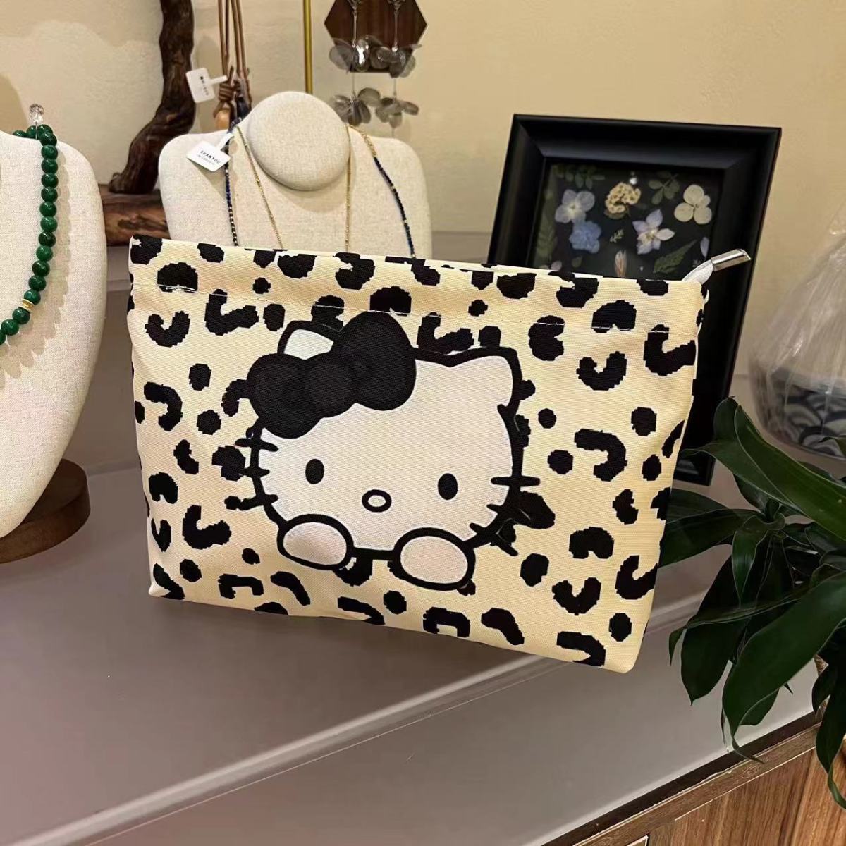 헬로키티 눈에 띄는 가방