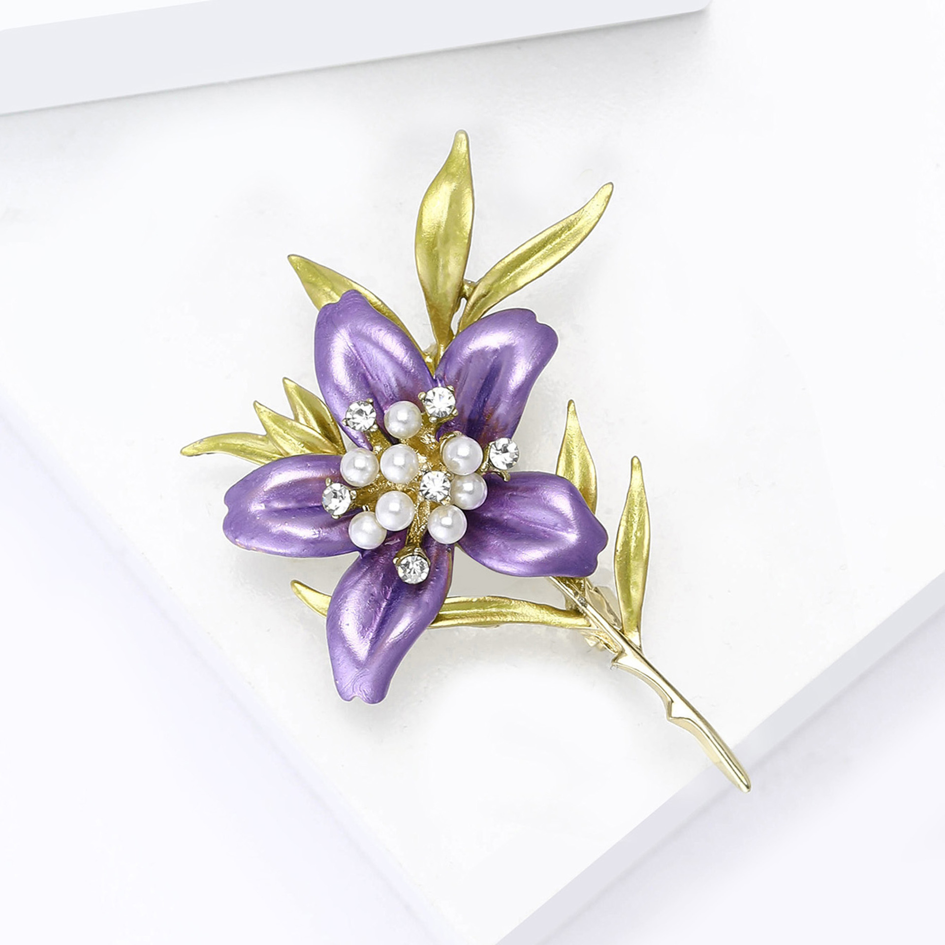 Light Luxury Diamond-Encrusted Pearl Enamel Lily Brooch, Forest Style Gentle and Fresh Floral Plant Brooch, Fashionable and Simple Clothing