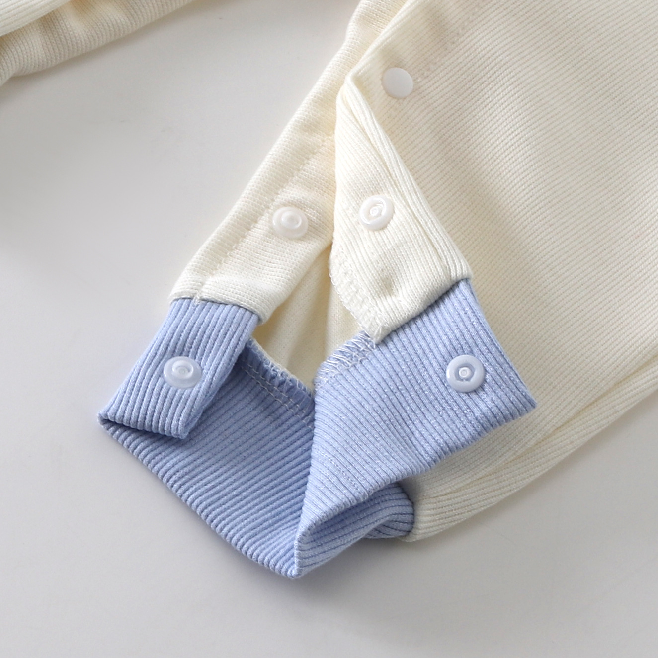 Primavera nuevo estilo 0-1 año bebé de manga larga dibujos animados Han Fan Chunqiu mono fuera de dibujos animados mameluco de moda