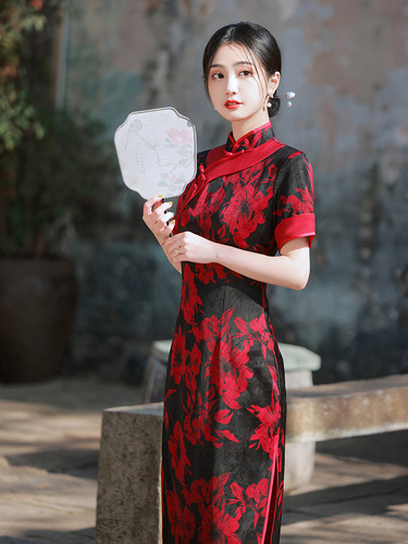 Oriental retro Chinese dress Qipao Cheongsam for girls  imitation acetic acid red leaves eight daily drape shows a cheongsam