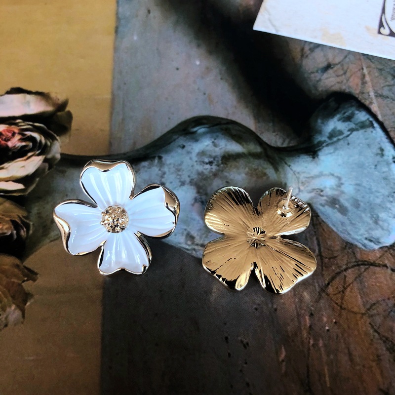 Nihaojewelry Vintage Enamel Butterfly Flower Heart Gem Earrings Wholesale Jewelry display picture 10