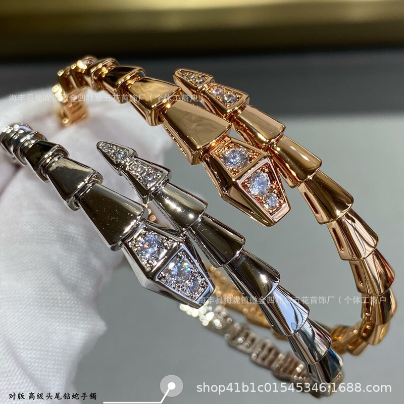 V Jinbaoge Snake-Shaped Bracelet for Women with Snake Head and Tail Diamonds Inlaid with Diamonds 18K Rose Gold Fashionable Carved Factory Direct Sales V Jinbaoge Snake-Shaped Bracelet for Women with Snake Head and Tail Diamonds Inlaid with Diamonds 18K Rose Gold Fashionable Carved Factory Direct Sales