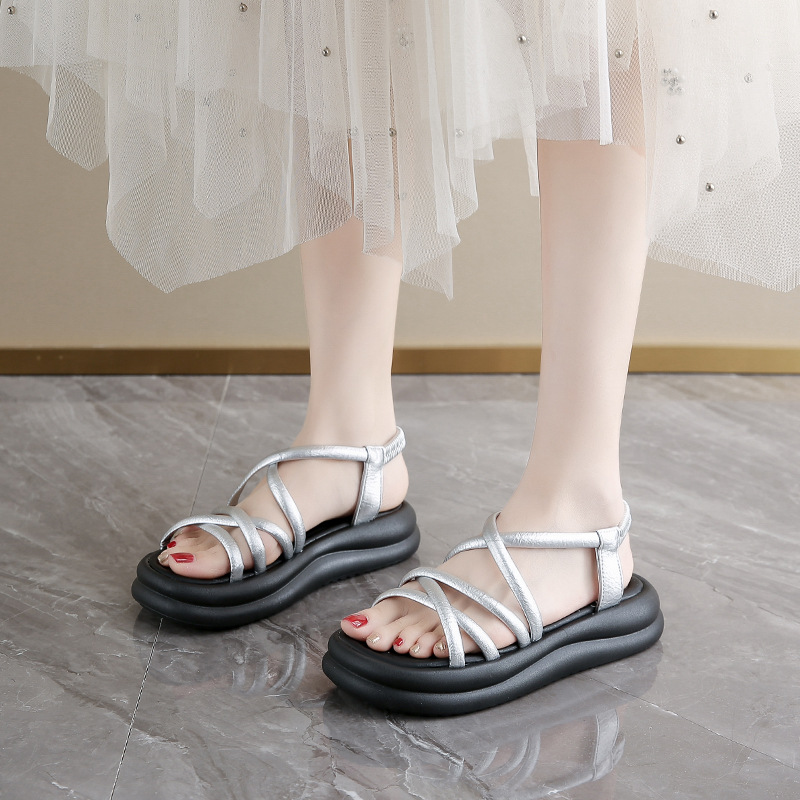 Sandalias romanas para mujeres 2026 nueva moda de verano con falda temperamento suela gruesa altura zapatos de playa de playa